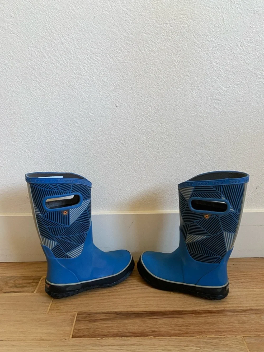 Size 12 kids Bogs waterproof boots